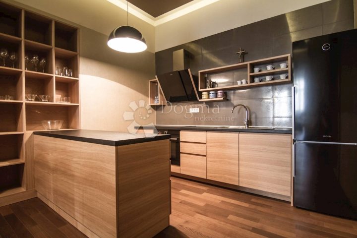 Mieszkanie do wynajęcia 185 m² – Opatija