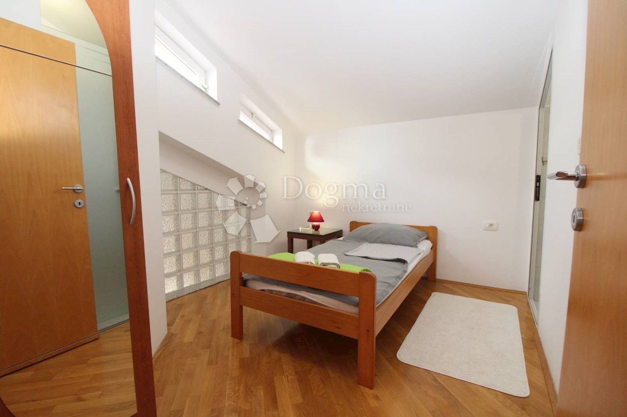 Flat For rent - PRIMORSKO-GORANSKA  RIJEKA 