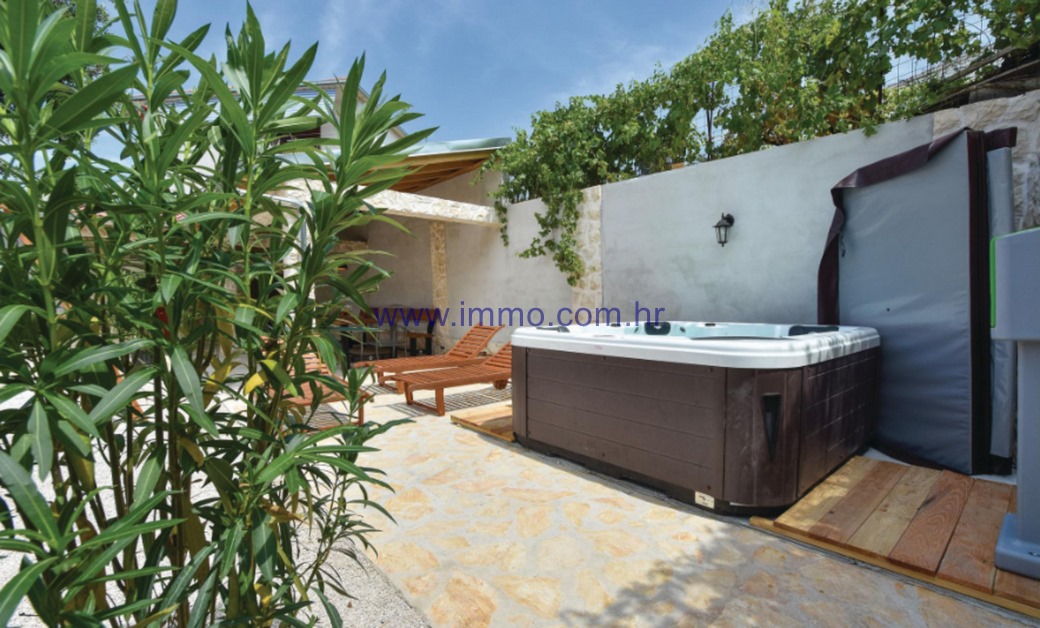 House For sale - SPLITSKO-DALMATINSKA  TROGIR 