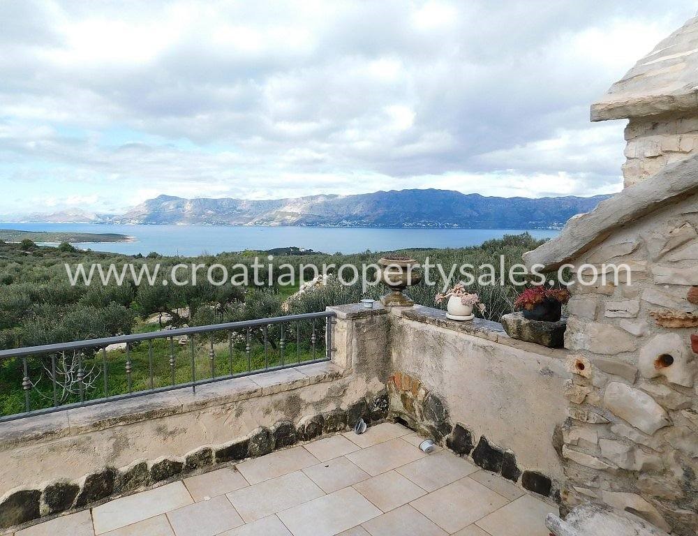 House For sale - SPLITSKO-DALMATINSKA  BRAČ 