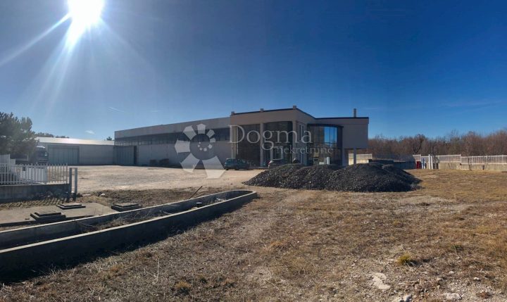 Commerciale da affittare 6657 m² – Lupoglav