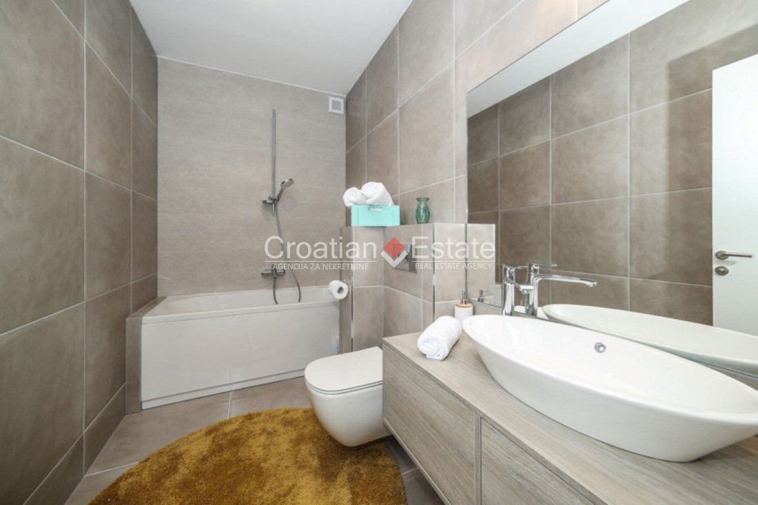 Casa In vendita - SPLITSKO-DALMATINSKA  ČIOVO 