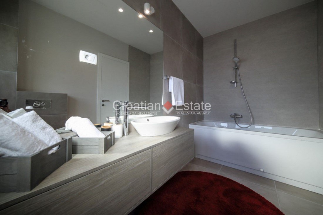 Casa In vendita - SPLITSKO-DALMATINSKA  ČIOVO 