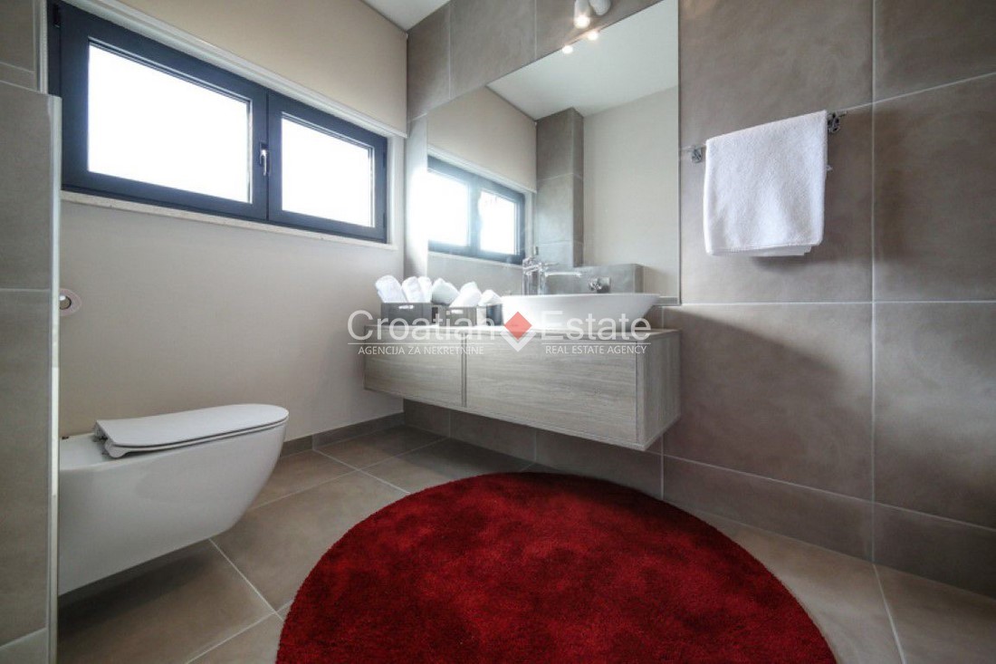 Casa In vendita - SPLITSKO-DALMATINSKA  ČIOVO 