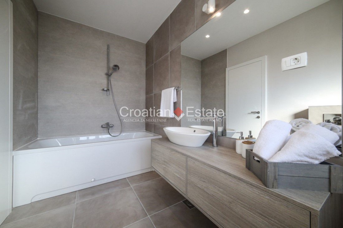 Casa In vendita - SPLITSKO-DALMATINSKA  ČIOVO 