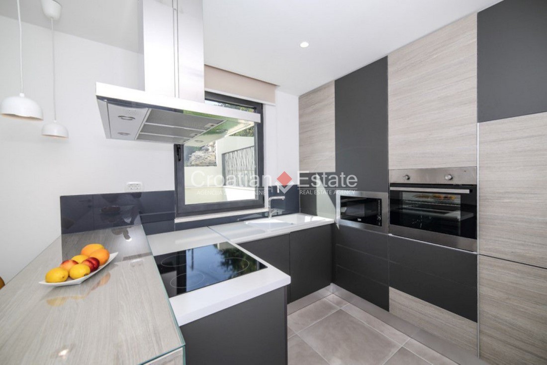 Casa In vendita - SPLITSKO-DALMATINSKA  ČIOVO 
