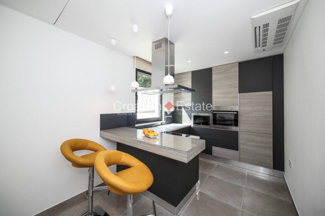 Casa In vendita - SPLITSKO-DALMATINSKA  ČIOVO 