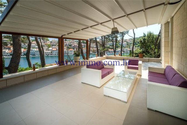 Casa in vendita 576 m² – Povlja