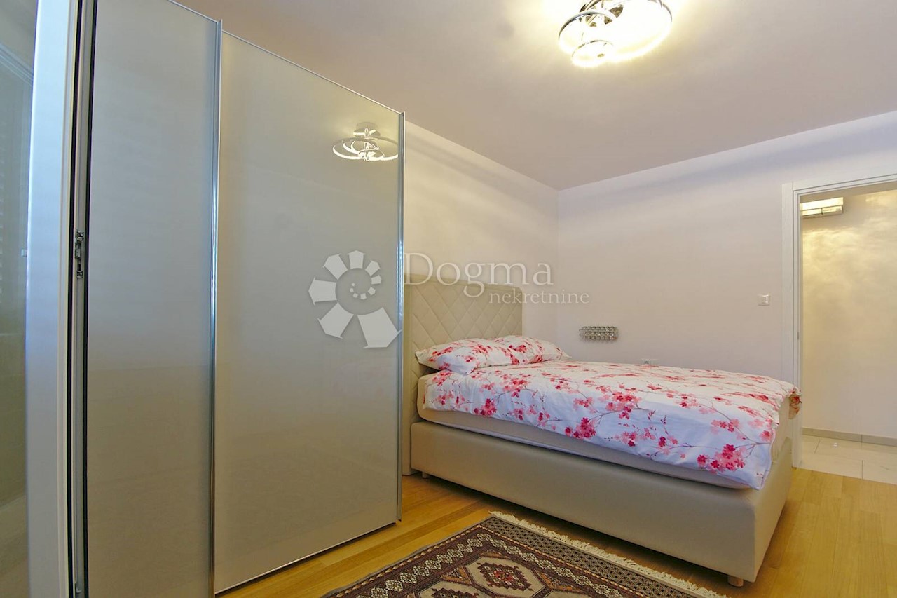 Flat For rent - PRIMORSKO-GORANSKA  RIJEKA 