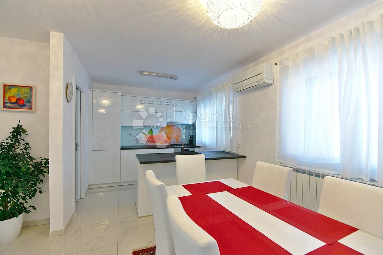 Flat For rent - PRIMORSKO-GORANSKA  RIJEKA 