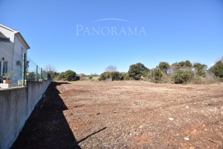 Land for sale 774 m² – Pula
