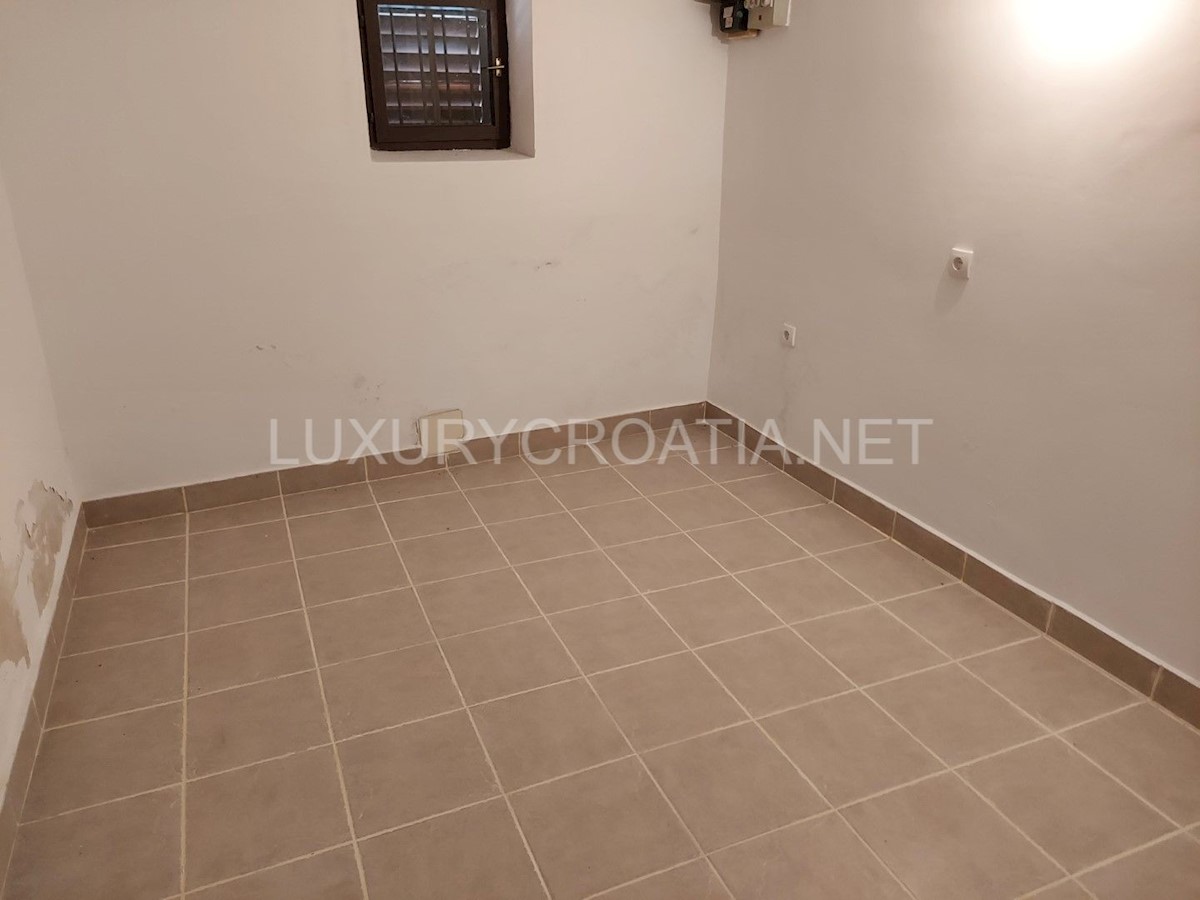 Haus Zu verkaufen - ŠIBENSKO-KNINSKA  ŠIBENIK 