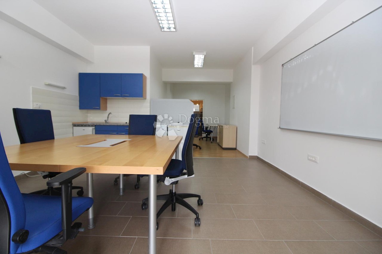 Business premises For rent - PRIMORSKO-GORANSKA  RIJEKA 