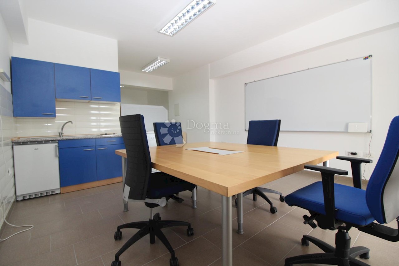 Business premises For rent - PRIMORSKO-GORANSKA  RIJEKA 