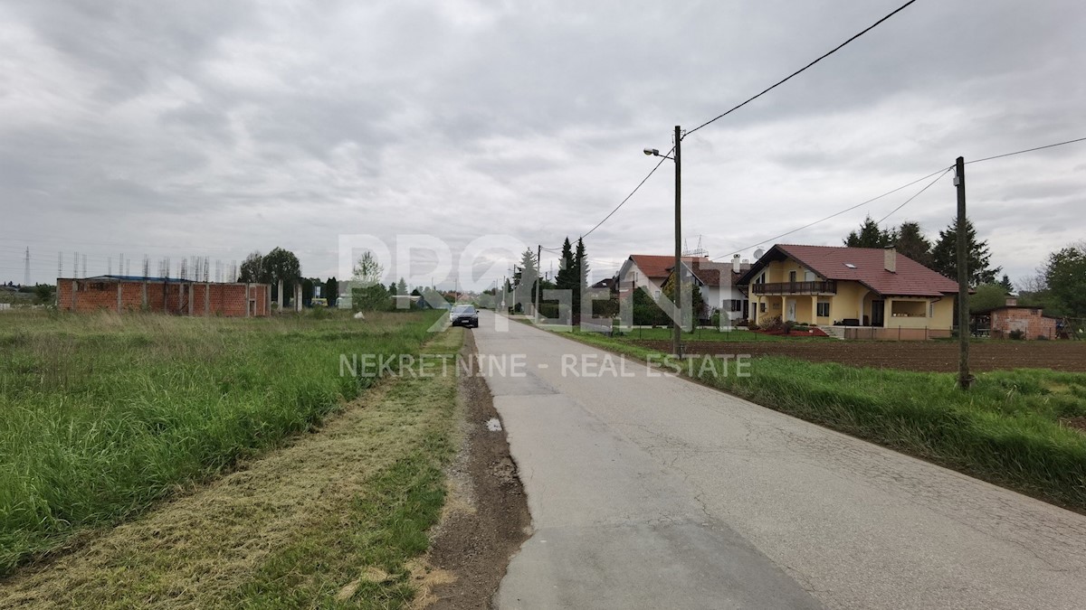 Terreno In vendita - ZAGREBAČKA  VELIKA GORICA 