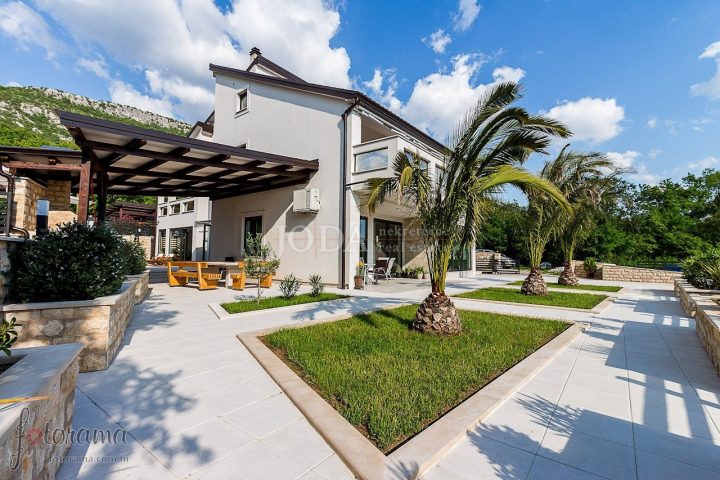 Dom na sprzedaż 350 m² – Crikvenica