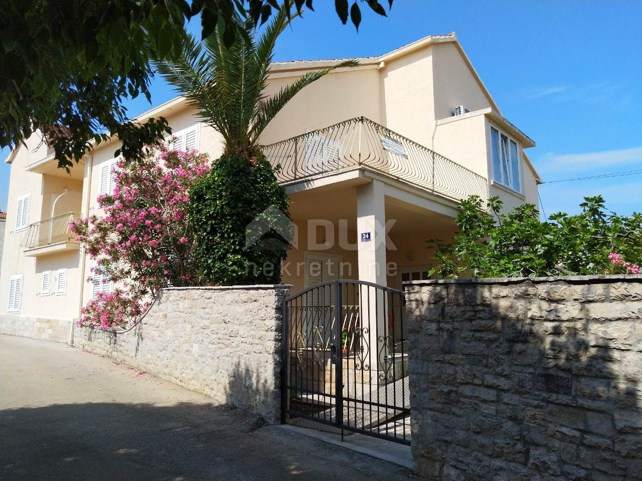 House For sale - SPLITSKO-DALMATINSKA  BRAČ 