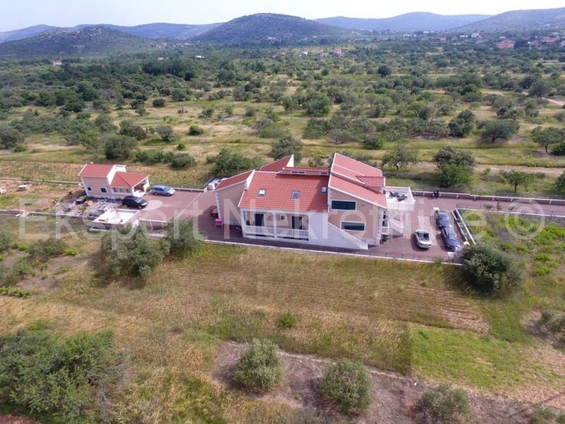 Kuća Na prodaju - SPLITSKO-DALMATINSKA  MARINA 