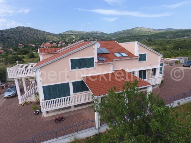 Kuća Na prodaju - SPLITSKO-DALMATINSKA  MARINA 