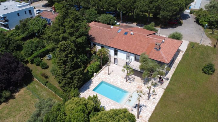 Dom na sprzedaż 372 m² – Zambratija