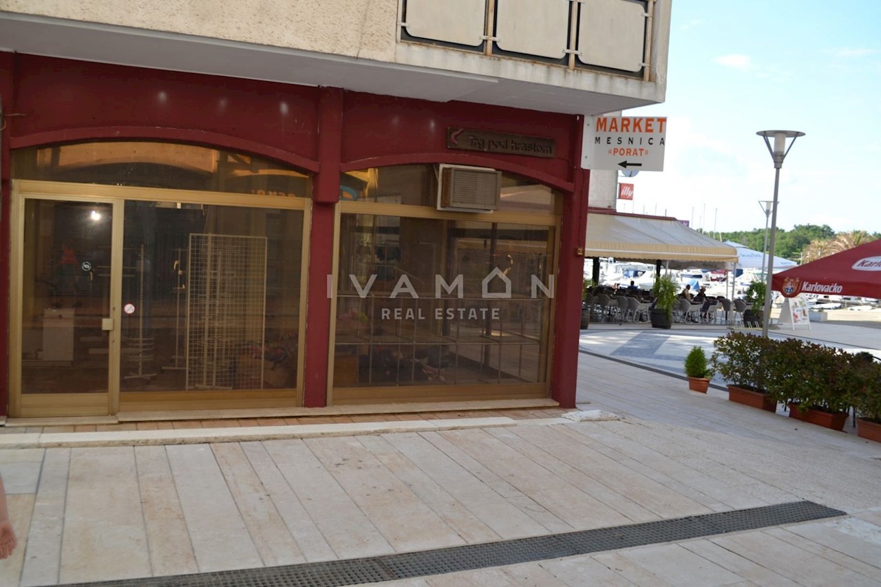 Business premises For sale ČERVAR-PORAT