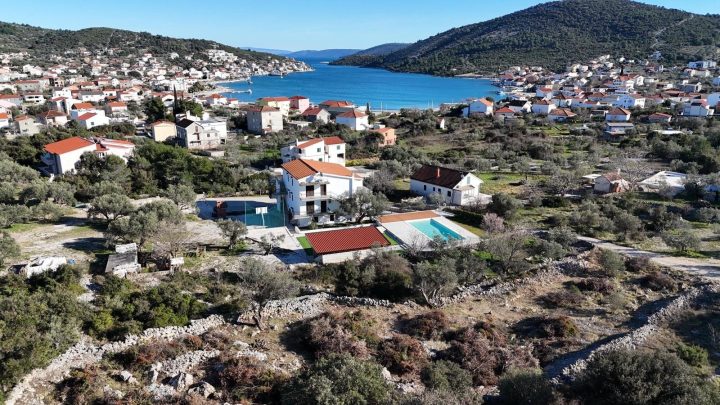 Zemljište na prodaju 1239 m² – Vinišće