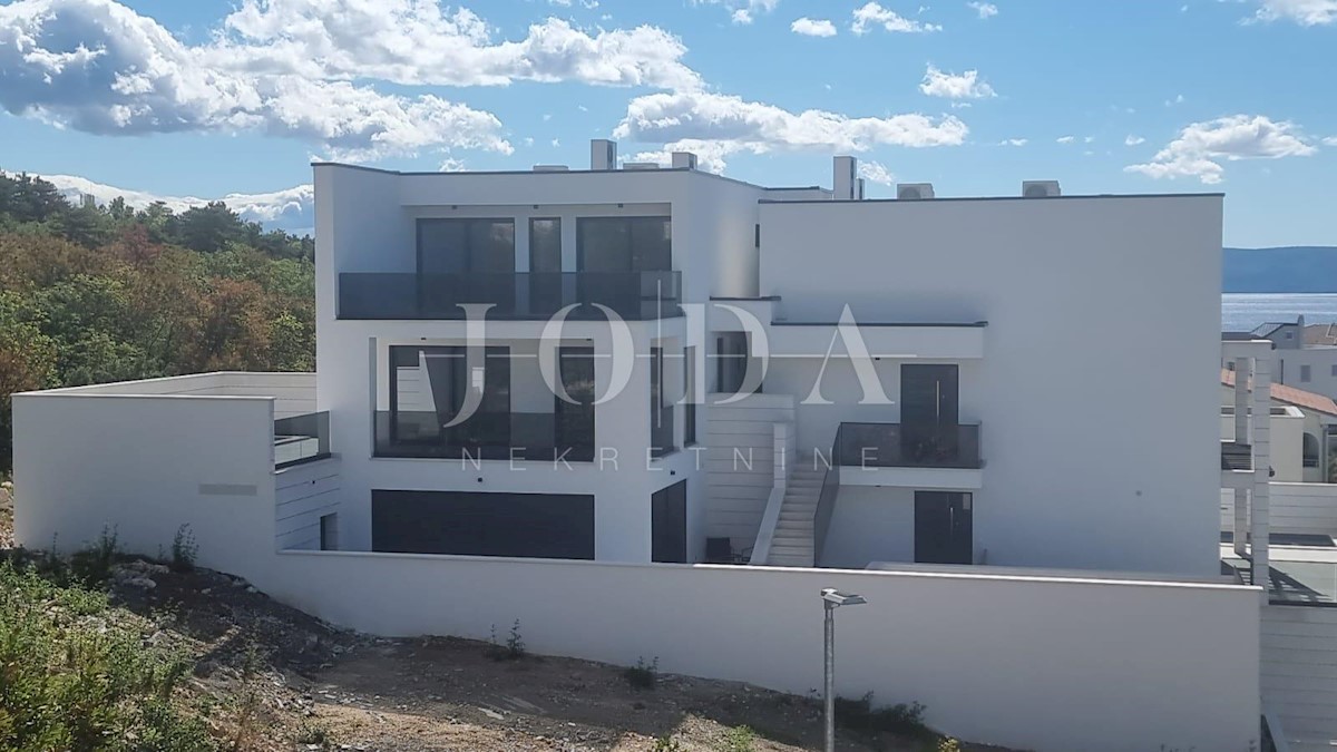 Stan Na prodaju - PRIMORSKO-GORANSKA  CRIKVENICA 