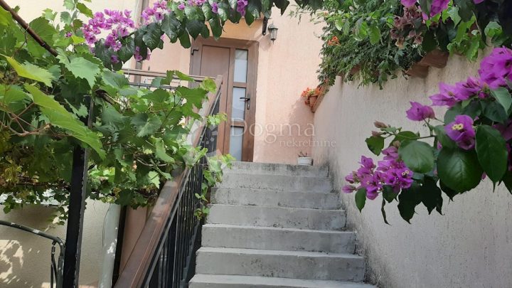 Kuća na prodaju 220 m² – Ližnjan