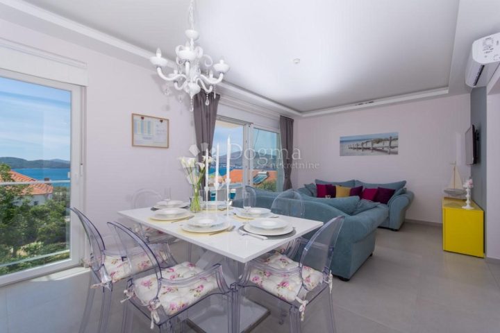 Gewerbefläche zu verkaufen 800 m² – Trogir
