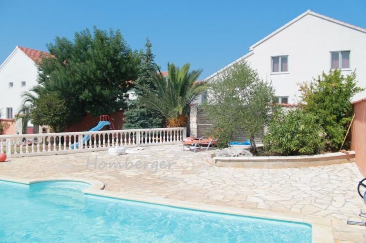 Dom na predaj 240 m² – Ugljan