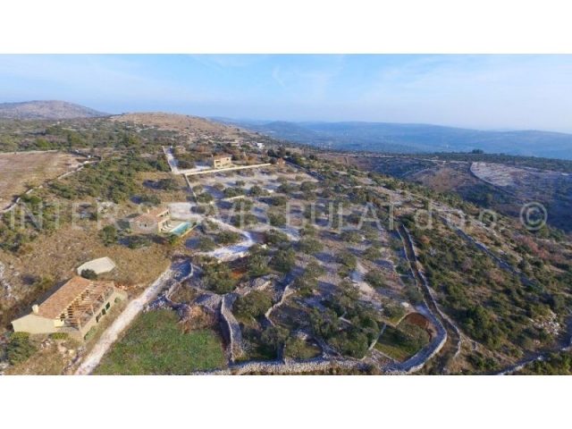 Parcela na predaj 11870 m² – Oglavci