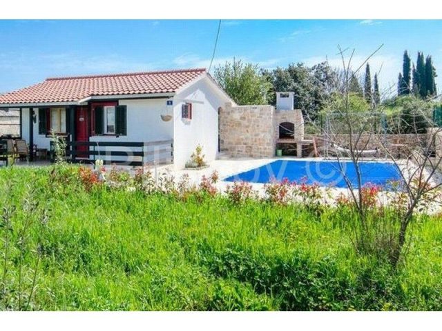 Kuća na prodaju 60 m² – Grohote