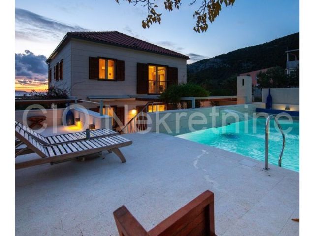 Hiša na predaj 400 m² – Komiža