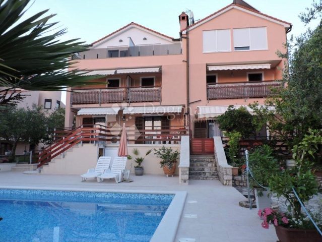 Casa in vendita 650 m² – Peroj