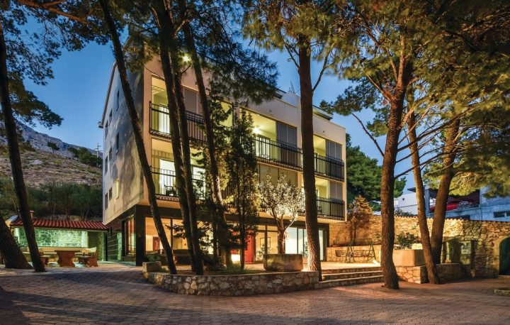 House for sale 1600 m² – Duće