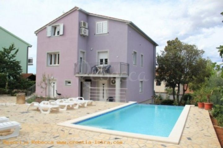 Kuća na prodaju 300 m² – Pula