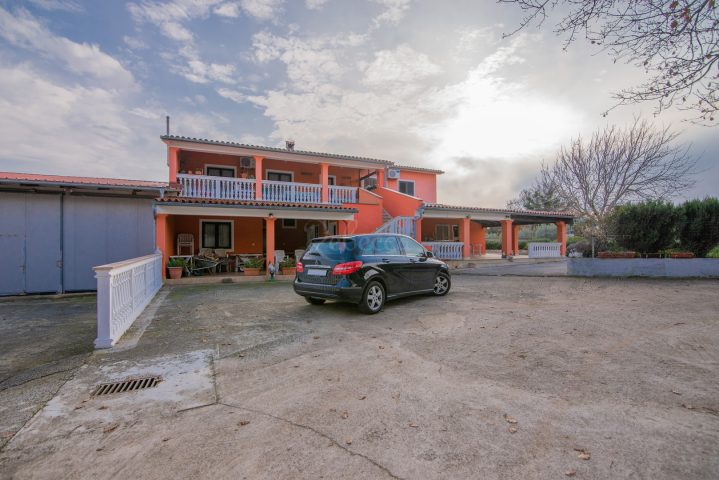Kuća na prodaju 6165 m² – Ližnjan