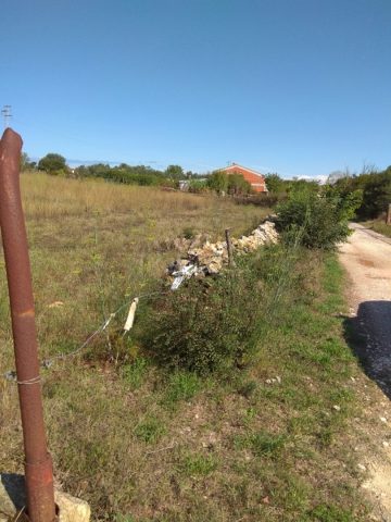 Parcela na predaj 806 m² – Pula
