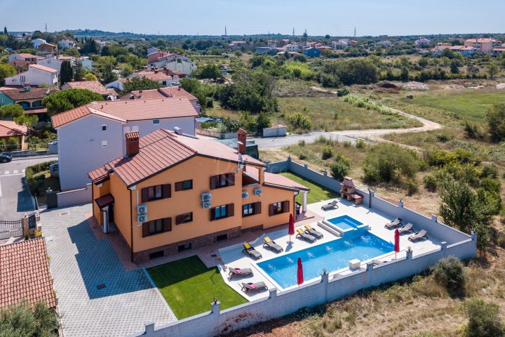 Kuća na prodaju 380 m² – Pula