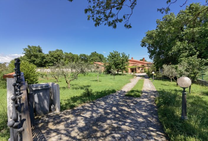 Kuća na prodaju 278 m² – Ližnjan