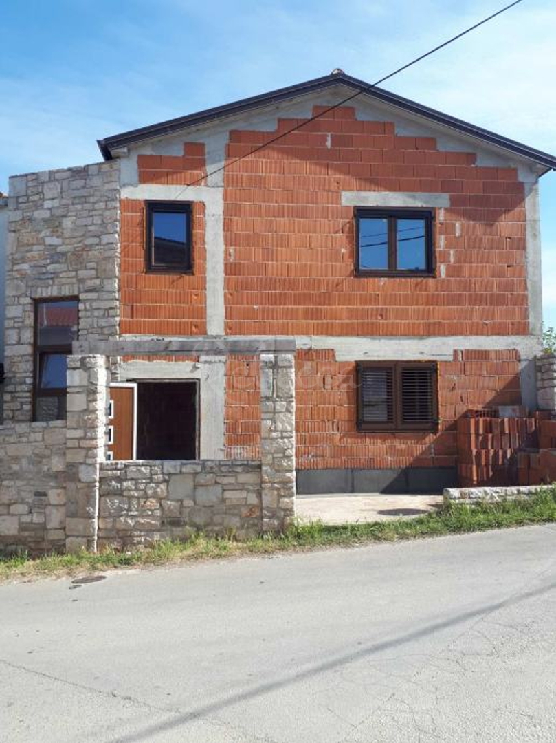 Hiša Naprodaj - Istarska Štinjan