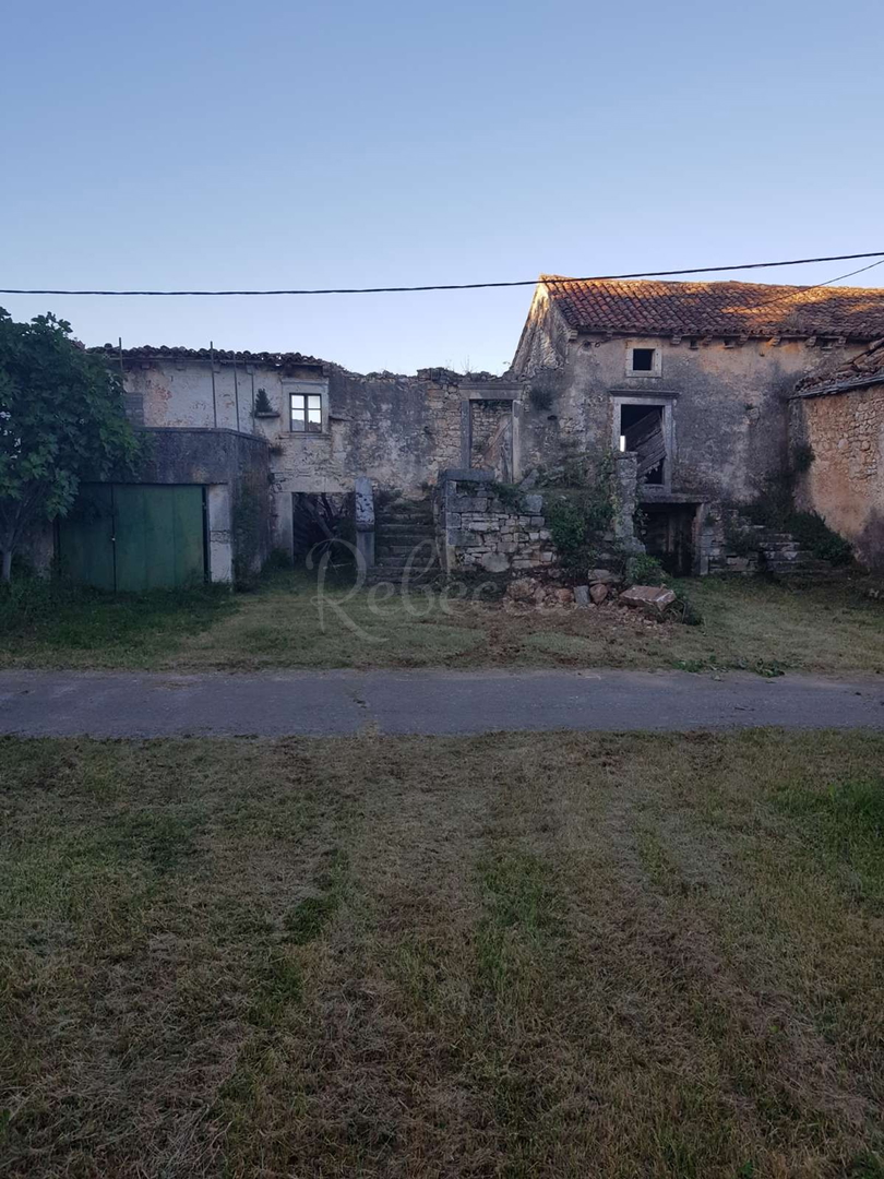 Hiša Na predaj - Istarska Sutivanac - foto 1/2
