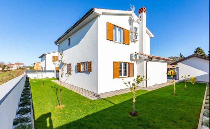 Kuća na prodaju 230 m² – Ližnjan