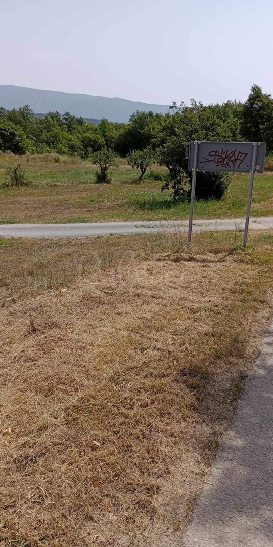 Zemljište Na prodaju -  Pićan