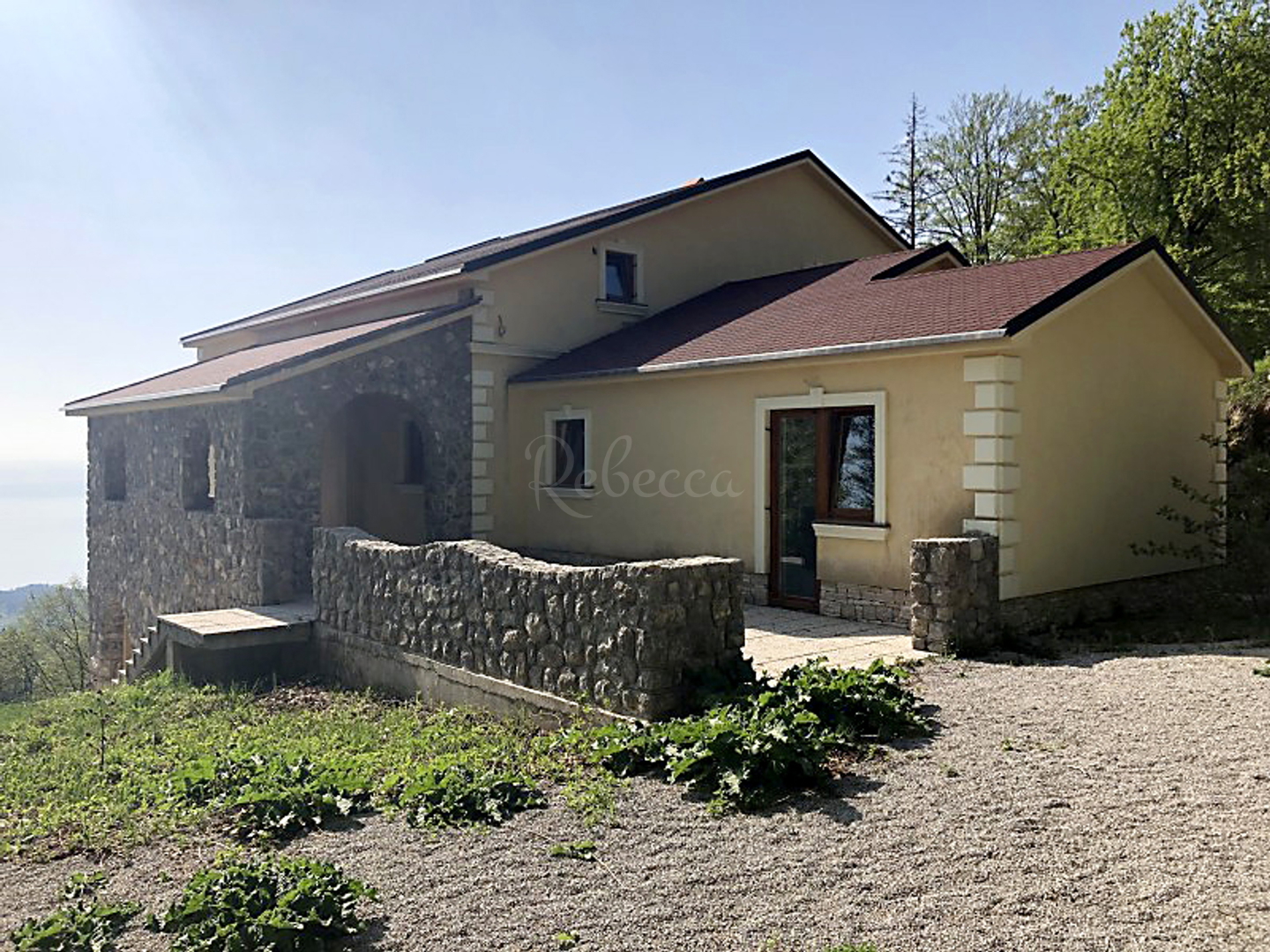 Hiša Na predaj -  Oprić