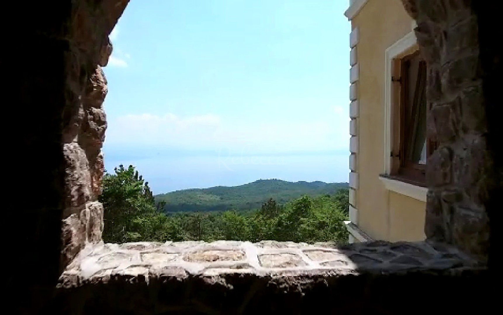Hiša Na predaj -  Oprić