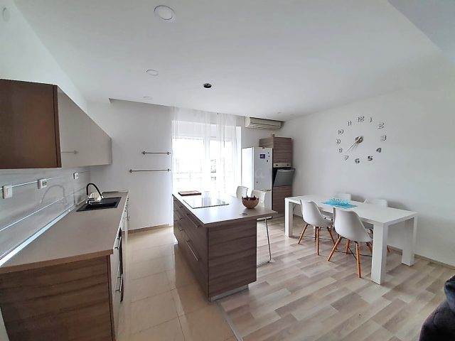 Flat for sale 80 m² – Pula