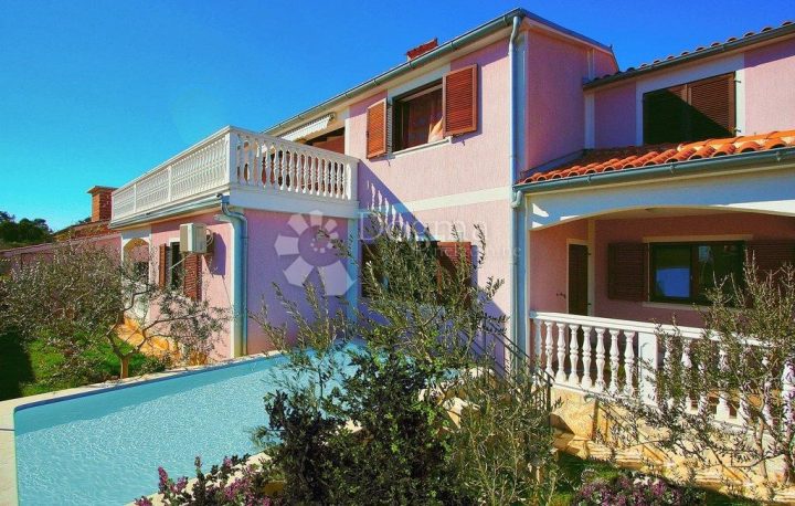 Kuća na prodaju 280 m² – Ližnjan