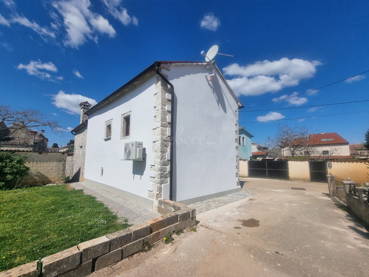 Kuća Na prodaju -  Barban