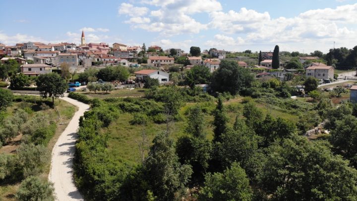 Pozemok na predaj 3618 m² – Buje